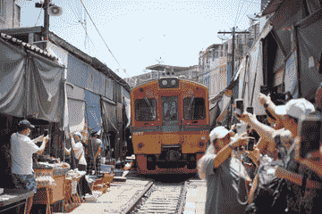classic-bangkok-tour---railway-train-market-&-damnoen-saduak-floating-market