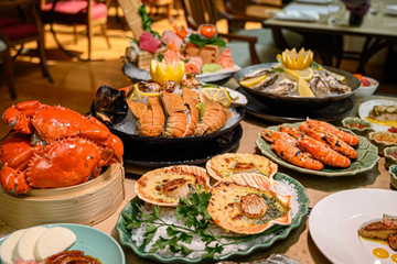 the-dining-room-at-grand-hyatt-erawan