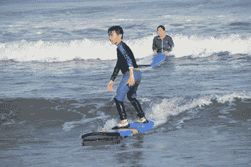 beginner-private-surf-lessons-(1-student-and-1-instructor)