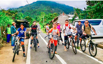 green-hillside-cycling-at-munduk-wilderness