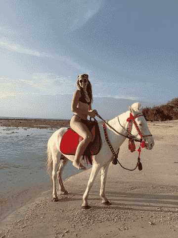horse-ride-on-the-beach-in-gili-trawangan