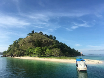 full-day-trip-labuan-bajo-by-east-cruise