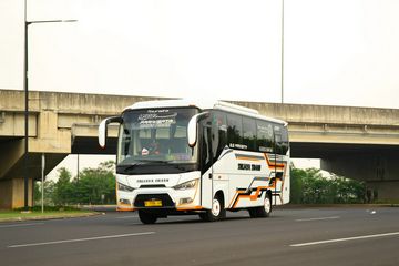 bintan-land-transportation:-bus-(max-35-seater)