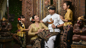 premium-balinese/-javanese--costume-experience