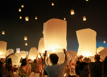 chiang-mai-heritage-sky-lanterns-festival-2025-at-pang-fan-rock’n-river,-doi-saket-district,-chiang-mai.