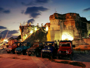 jeep-wisata-tebing-breksi-–-yogyakarta