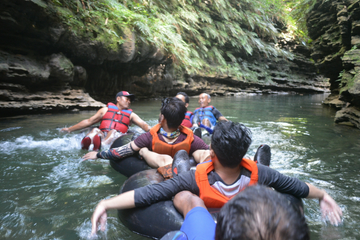 pangandaran-boat-tour-–-east-beach,-nature-reserve-&-snorkelling