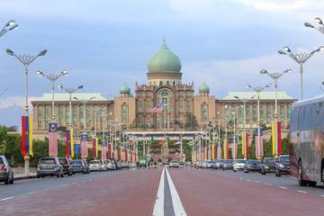 private-half-day-putrajaya-tour-with-lake-cruise-from-kuala-lumpur