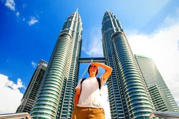 private-tour:-kuala-lumpur-with-petronas-twin-towers-observation-deck-and-batu-caves