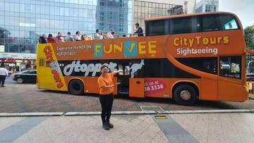 funvee-open-top-bus-tour-with-toast-box