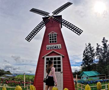 sosodikon-hill-hiking,-desa-cattle-dairly-farm,-&-sky-mirror-photography-1-day-tour