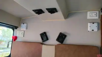 Shreyas Travels Bus-Amenities Image