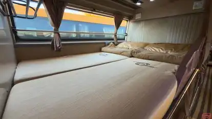 SST Limoliner Bus-Seats Image