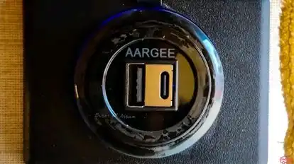 Slumber 37 Bus-Amenities Image