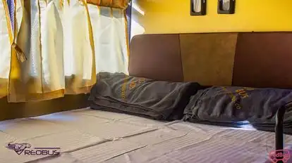 REO BUS Bus-Seats Image