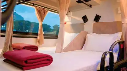 UFO Bus Bus-Seats Image